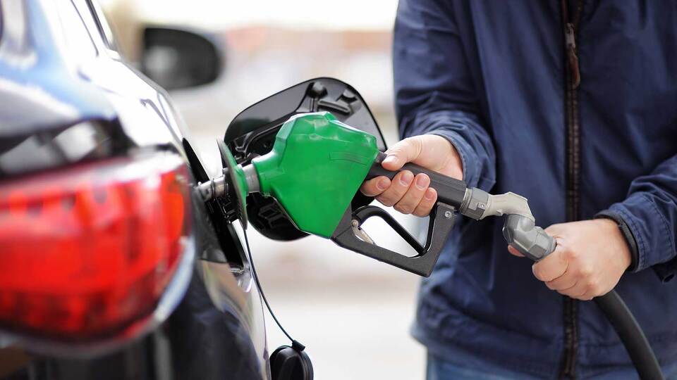 Benzin ve motorine zam geldi