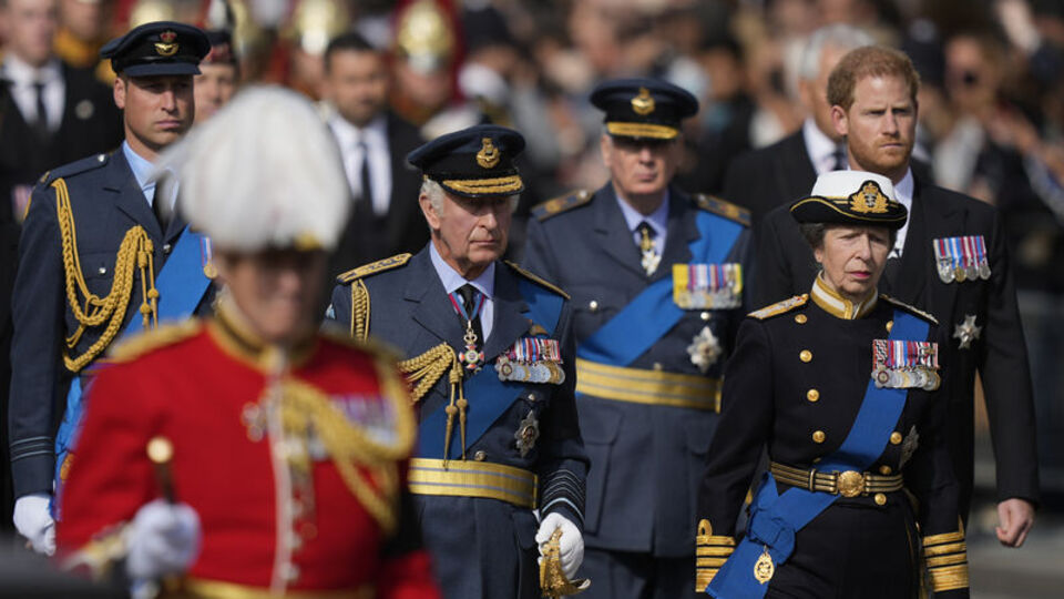 Kral Charles oğluna kira ödeyecek