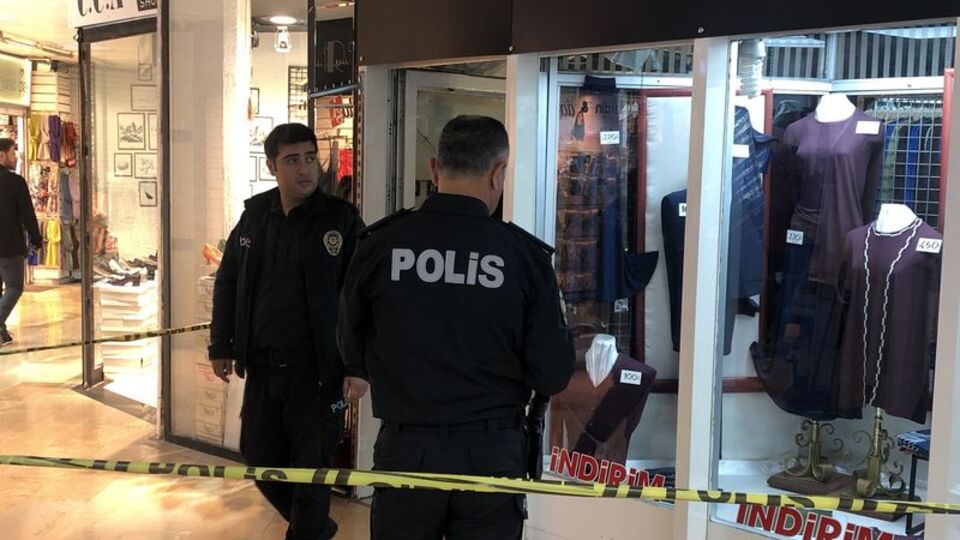 Dışarıdan kilitli iş yerinde ölü bulundu!