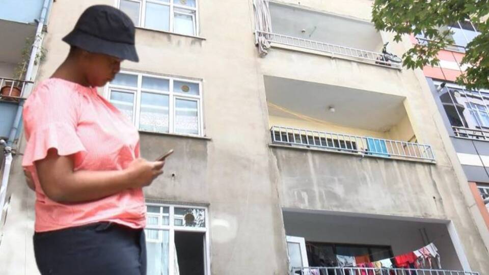 Haitili kadın evinde ölü bulundu