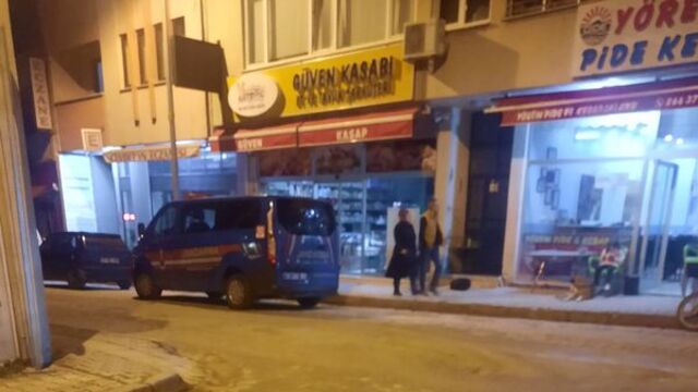 Cezaevine nakledilirken yemek molasında firar etti