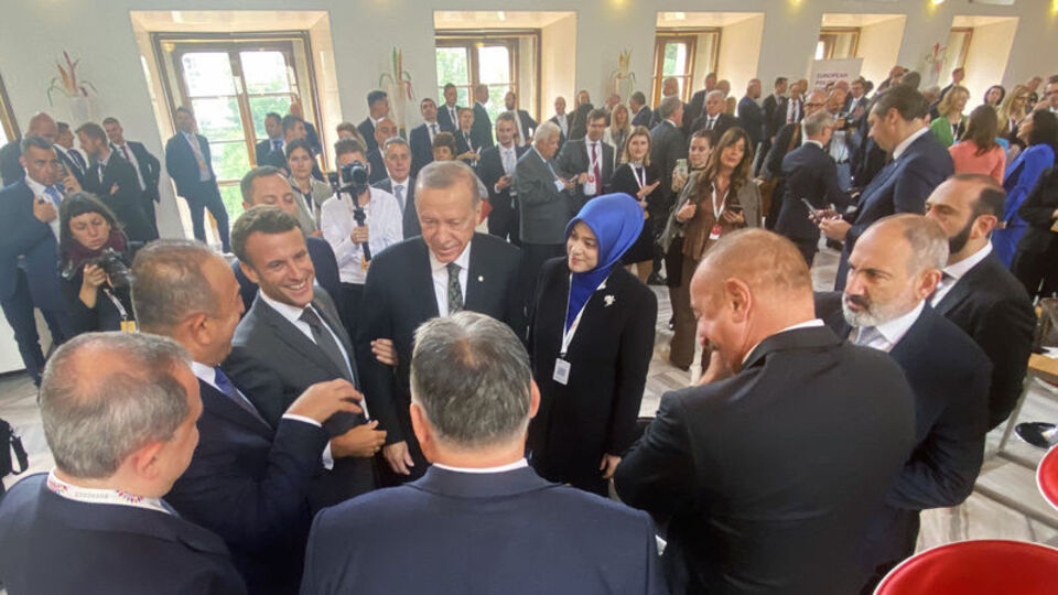 Cumhurbaşkanı Erdoğan'dan Macron'a: Seni de Türk Birliği'ne alalım