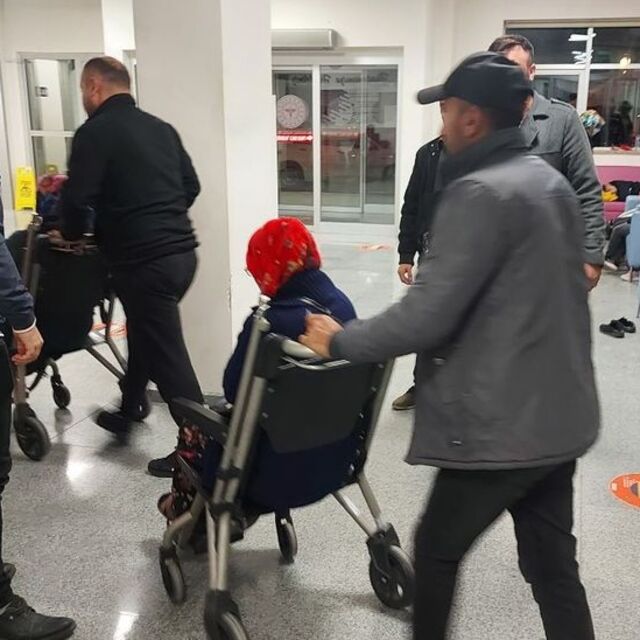 Damat ve 30 davetli düğün yemeğinden zehirlendi