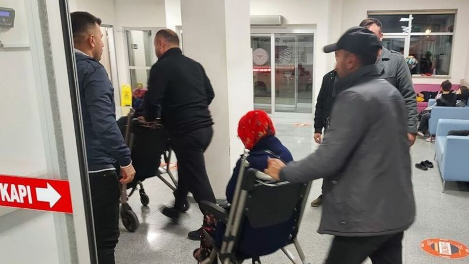Damat ve 30 davetli düğün yemeğinden zehirlendi