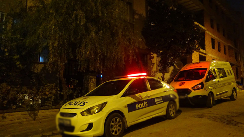 Boşandığı eşini, çocuğunun yanında silahla vurdu