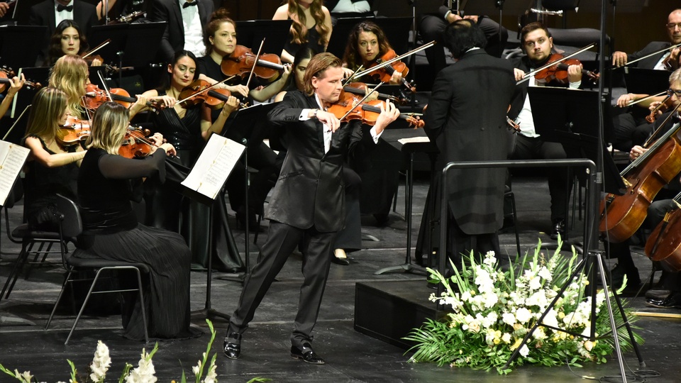 Devlet Senfoni Orkestrası sezonu açtı