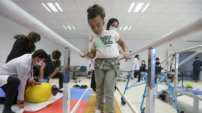 İlk adım! Rana yıllardır yürüme güçlüğü çekiyordu