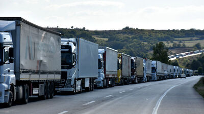 Hamzabeyli'de kuyruk 33 kilometreye ulaştı!