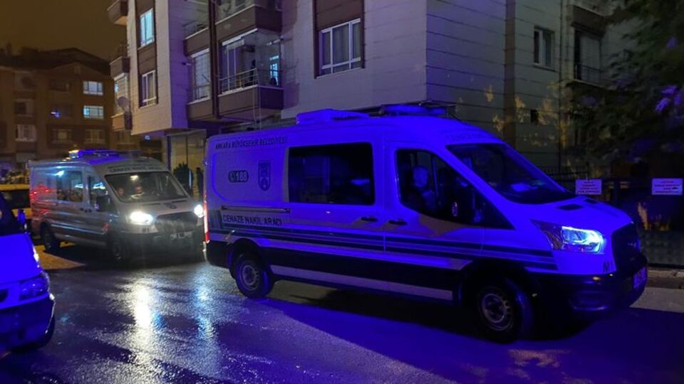 Karısını ve iki çocuğunu öldürüp intihar etti