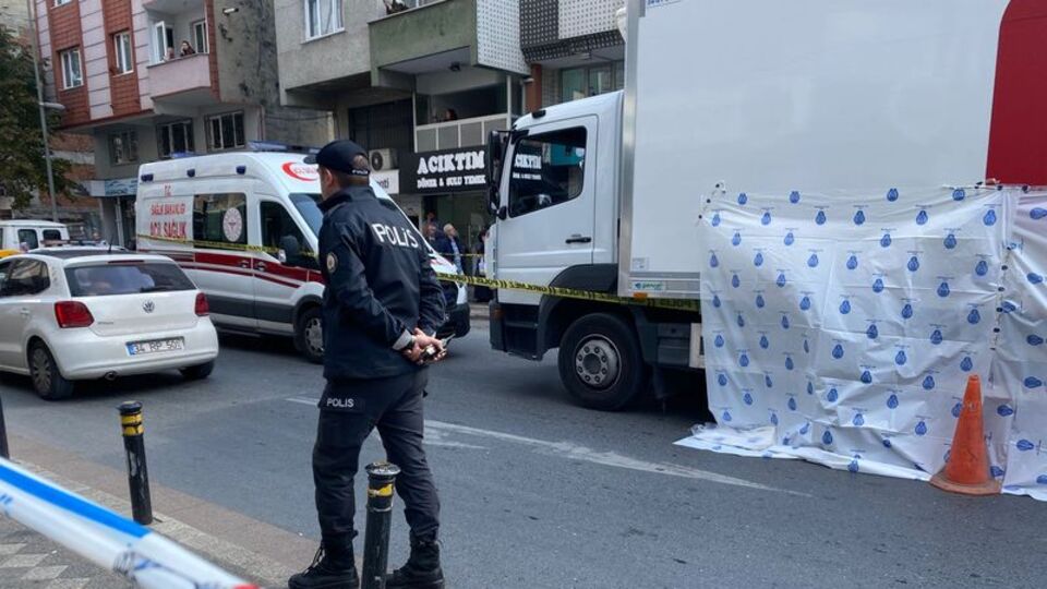 Yaşlı kadın pazar dönüşü kamyon kurbanı oldu