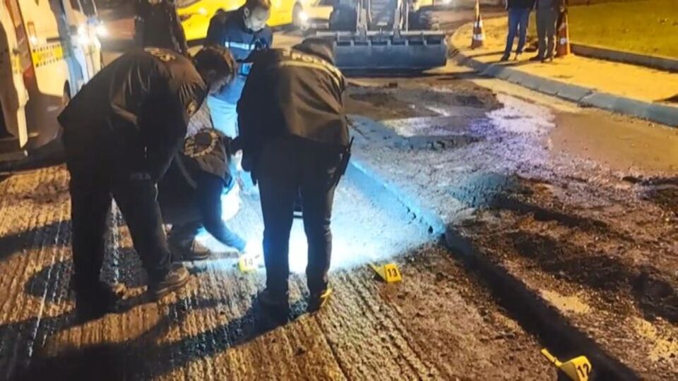 Asfalt çalışması yapan işçilere silahlı saldırı!