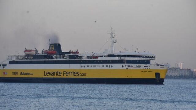 Selanik'ten İzmir'e ilk feribot geldi