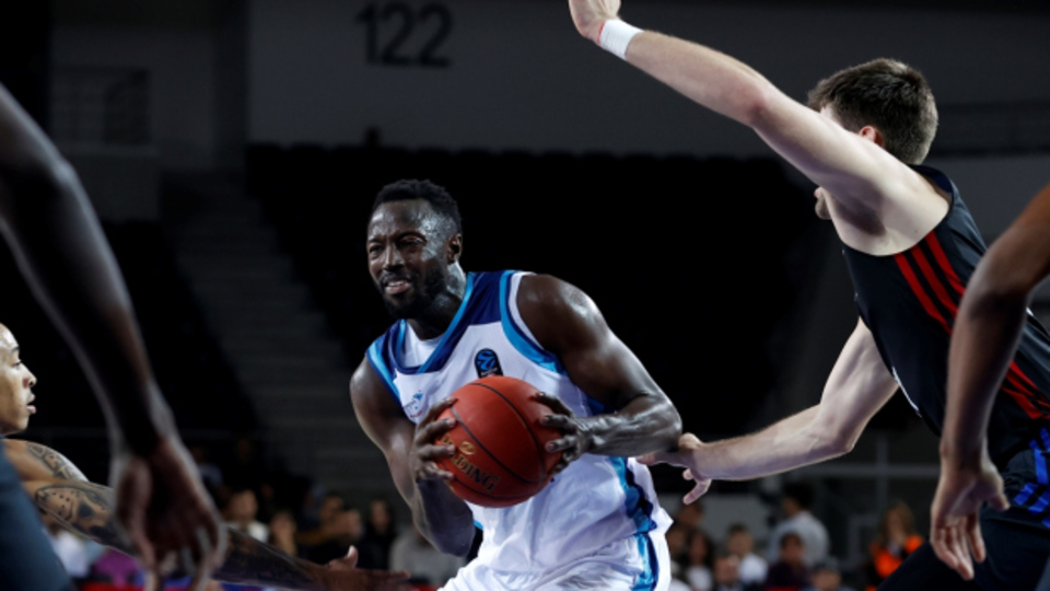 Türk Telekom, Paris Basketbol'a kaybetti