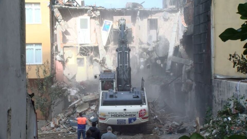 O apartman yıkıldı!