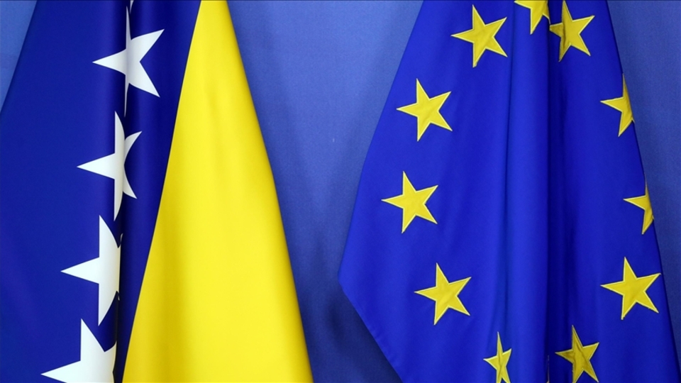 AB Komisyonu'ndan Bosna Hersek'e aday ülke statüsü kararı