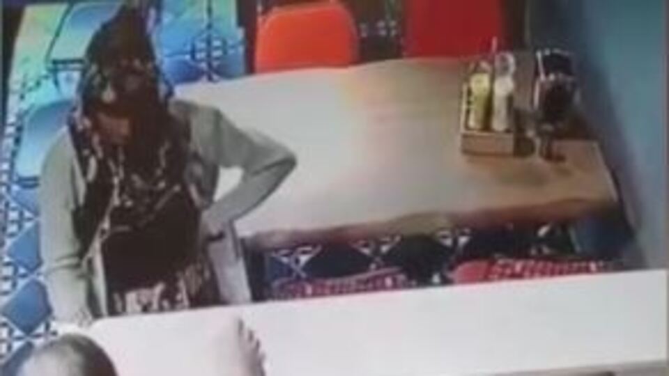 Herkesin başına gelebilir! O anlar kamerada! 'Tırnakçılık' yöntemi!