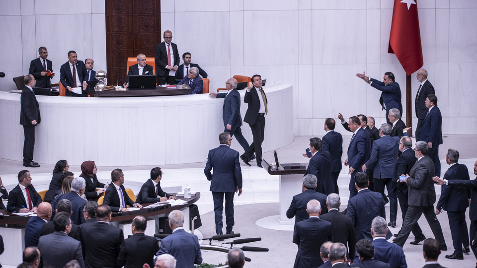 Dezenformasyon teklifindeki 29'uncu madde kabul edildi