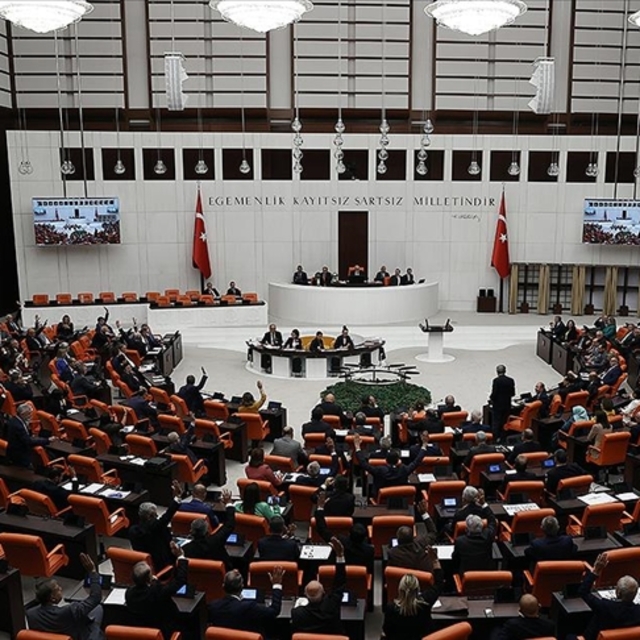Sosyal medya düzenlemesi yasalaştı