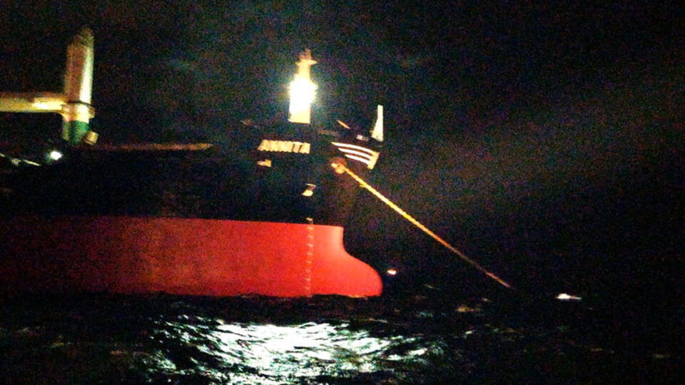 İstanbul Boğazı'nda yük gemisi arıza yaptı