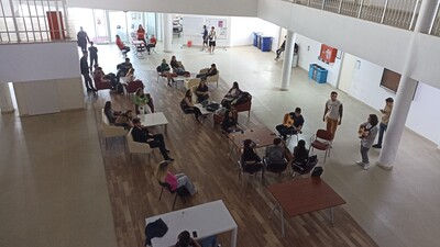 Canlı müzik eşliğinde kan bağışı yaptılar