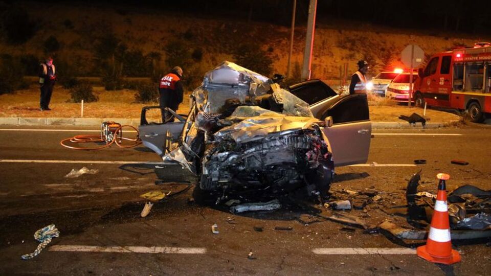 Sürücüler dikkat! Hep benzer kaza! 2 ölü, 2 yaralı!