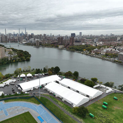 New York'ta acil durum çadırları