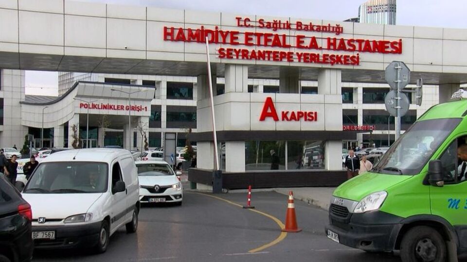 Doktorla tartışan motokurye 4 güvenlikçiyi bıçakladı