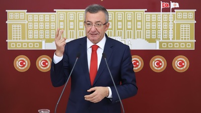 "Dezenformasyon yasasını AYM'ye taşımayı düşünüyoruz"