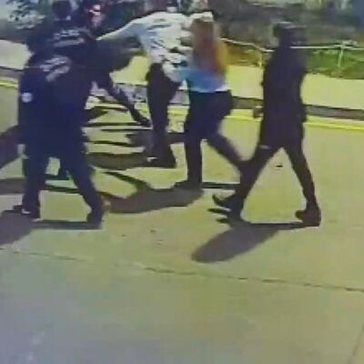 Güvenlikçilerin bıçaklandığı an kamerada