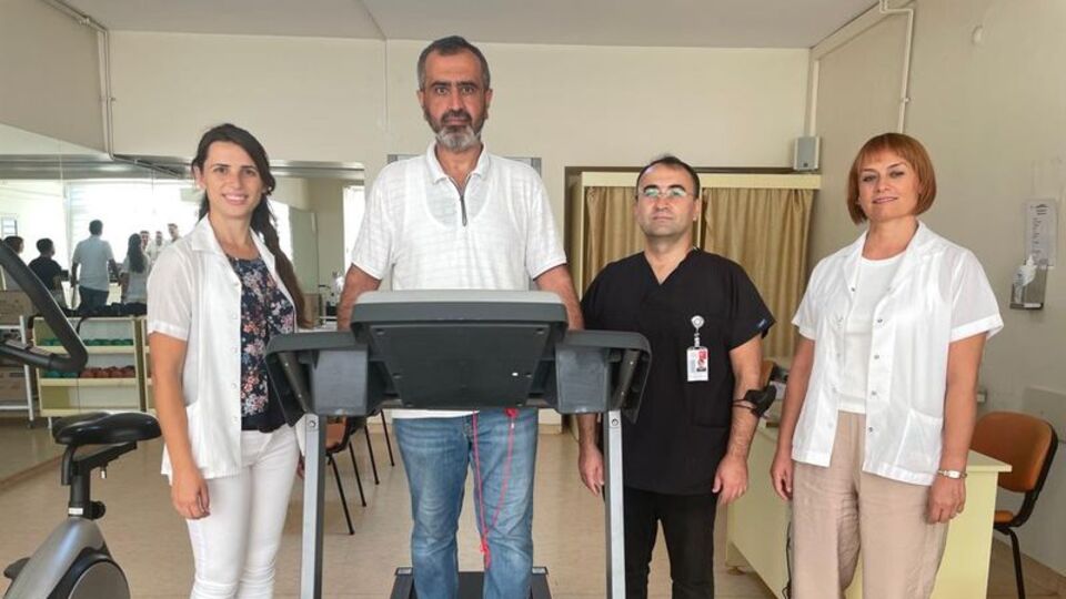8 ay sonra ilk adım! Covid nedeniyle yürüme yetisini kaybetmişti