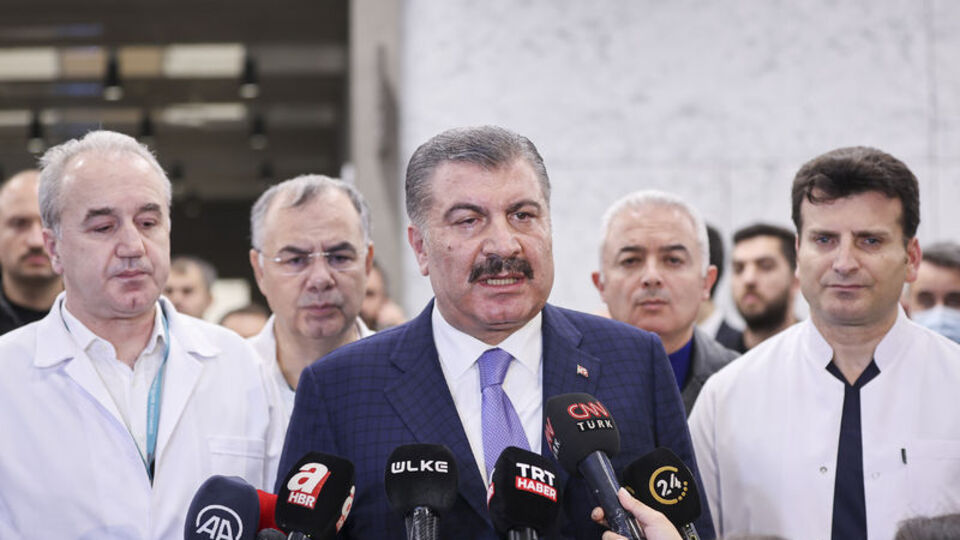 Bakan Koca: 6 hastadan 5'inin durumu ciddiyetini koruyor