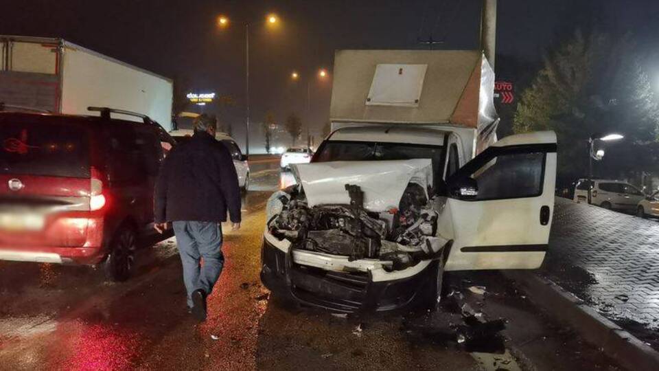 İnegöl'de zincirleme kaza: 5 yaralı