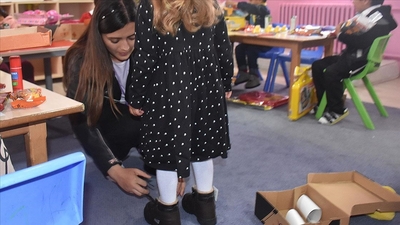 Kırsaldaki çocukların yüzünü güldürüyorlar