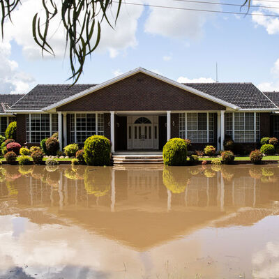 Binlerce ev sular altında kaldı