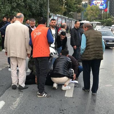 Araçla çarpıp kaçtı! Vatandaş yakaladı!