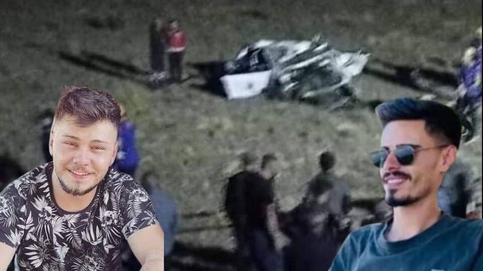 Devrilen araçta 4 arkadaştan 2'si öldü