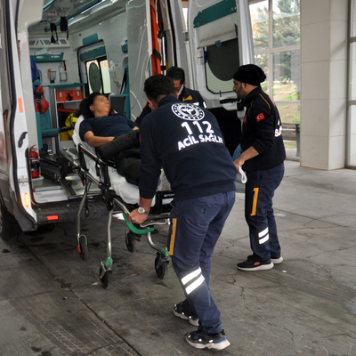 Parkta karşılaştığı boşanma aşamasındaki karısını bıçakladı!