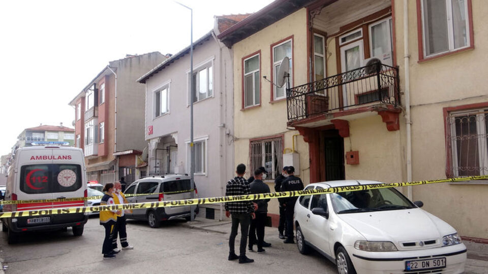 Ziyarete gelen yakınları cansız bedeniyle karşılaştı