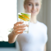 Hamileler limonlu su içebilir mi, zararlı mı faydalı mı?