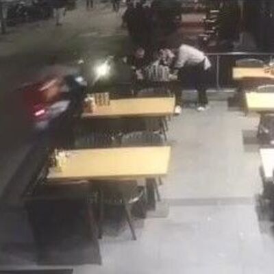 O anlar kamerada! Motosikletle ortalığı birbirine kattı!