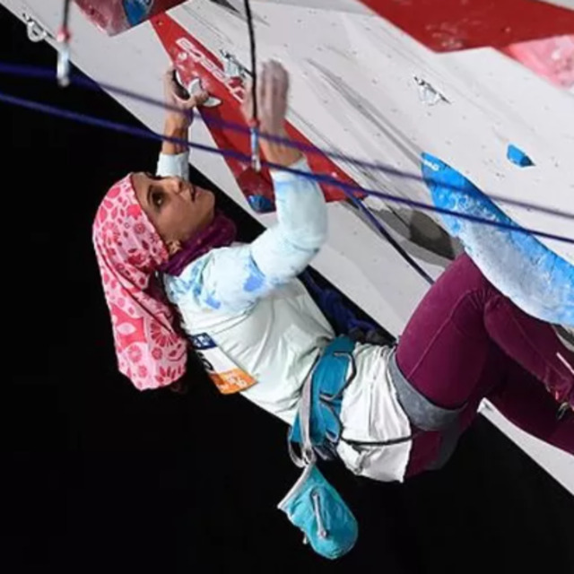 Güney Kore'de saçı açık yarışan İ﻿ranlı sporcu: Başörtümü yanlışlıkla düşürdüm