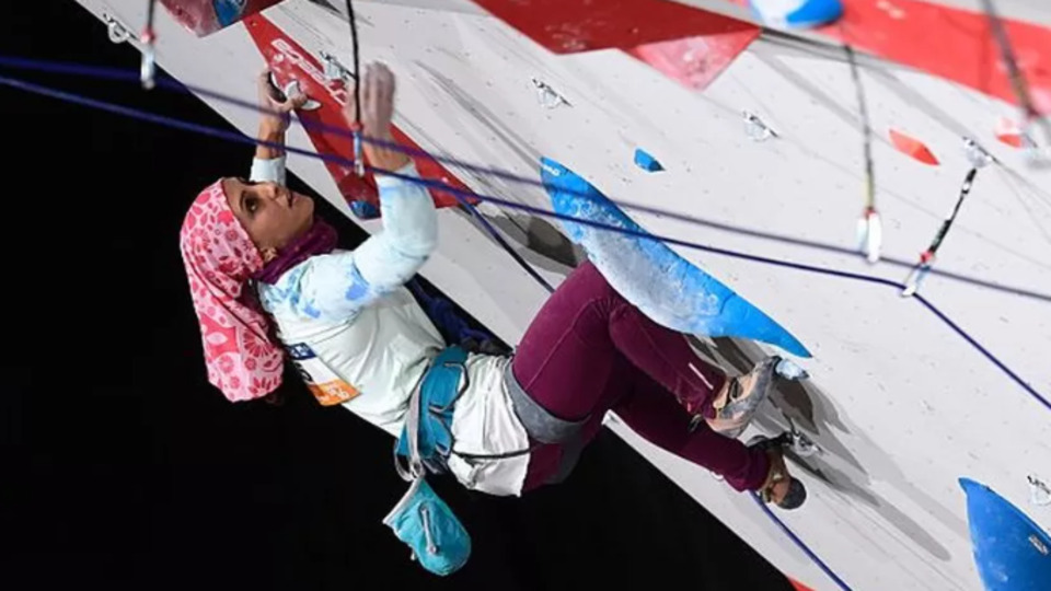 Güney Kore'de saçı açık yarışan İ﻿ranlı sporcu: Başörtümü yanlışlıkla düşürdüm