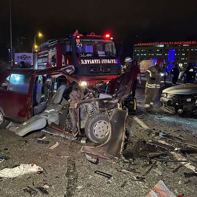 Arnavutköy'de korkunç kaza! 2 ölü, 7 yaralı