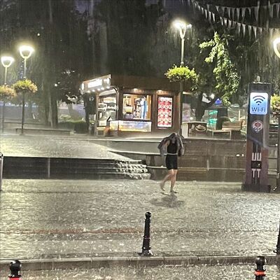 Meteoroloji'den flaş uyarı! Sıcaklık düşüyor! 6 kentte şiddetli sağanak!