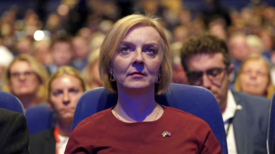 İngiltere'de siyasi kaos: İstifa dalgası kapıda mı?