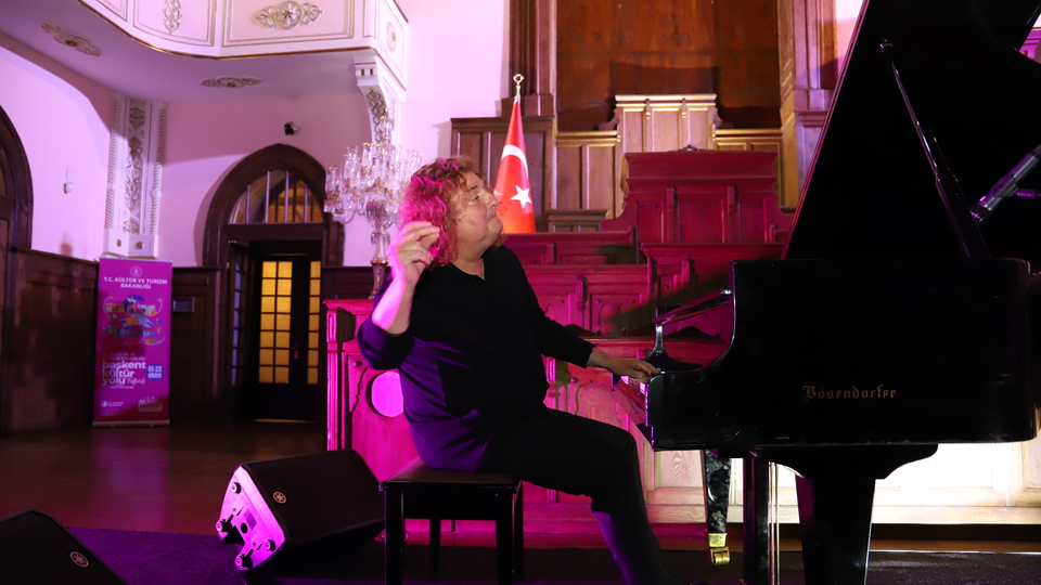 Başkent Kültür Yolu Festivali'nde Tuluyhan Uğurlu'dan konser