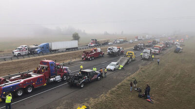 ABD'de korkunç kaza: 60 araç birbirine girdi!