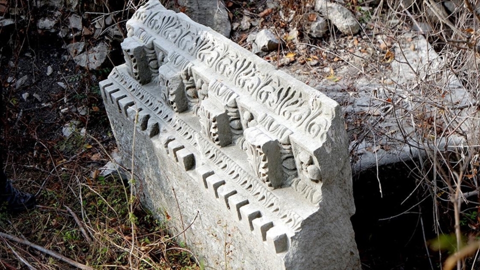 Bursa'daki antik kentin tapınağı gün yüzüne çıkarılıyor