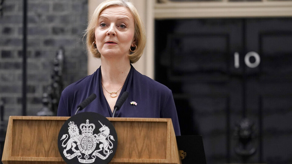 Liz Truss istifa etti