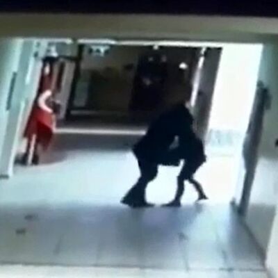 Okul müdüründen koridorda taciz!